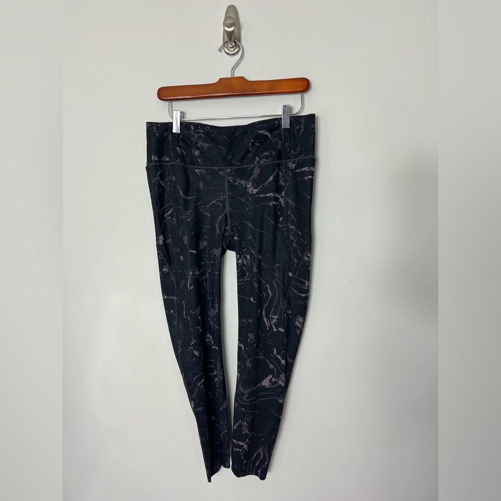 Athleta 7/8 Tights Velocity Stash Pocket Marble Leggings Black Medium 820 - Picture 2 of 10